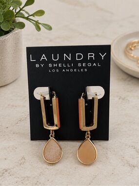 Laundry by Shelli Segal Gold Tone Blush Teardrop Drop Earrings (LR111/5)